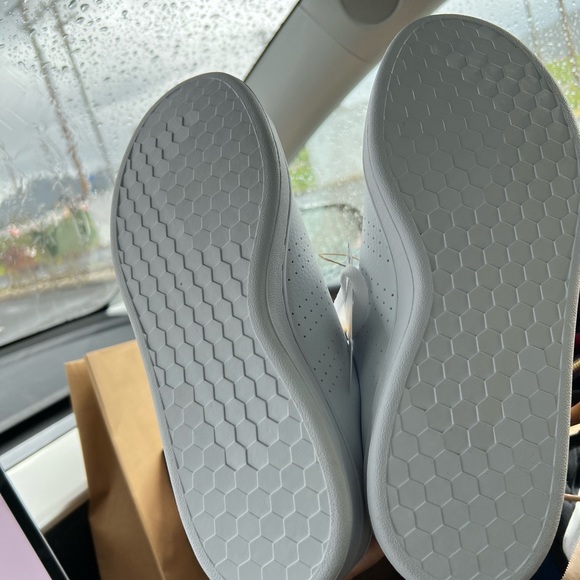 Adidas Women's Advantage Sneaker, White/White/Putty Mauve, 9.5 New with Tag - Picture 4 of 6